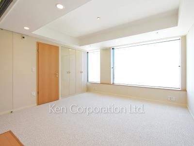 Living-Dining ※Photo of the same layout on 28 floor. Decoration and fixture may differ.