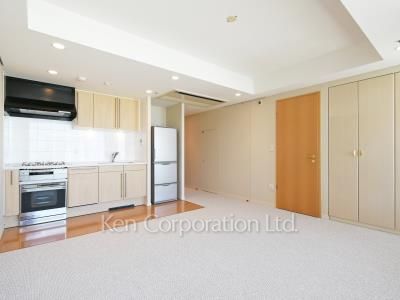 Living-Dining ※Photo of the same layout on 28 floor. Decoration and fixture may differ.