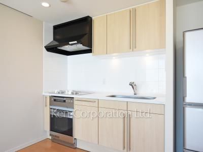 Kitchen ※Photo of the same layout on 28 floor. Decoration and fixture may differ.