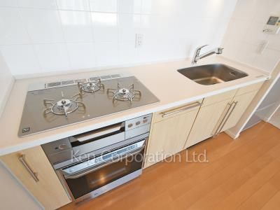 Kitchen ※Photo of the same layout on 28 floor. Decoration and fixture may differ.