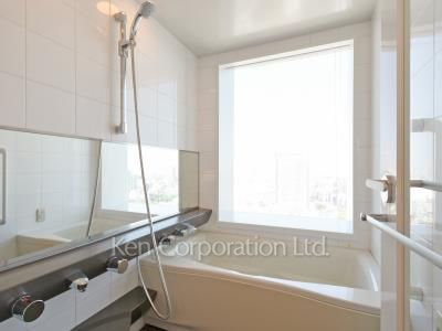 Bath ※Photo of the same layout on 28 floor. Decoration and fixture may differ.