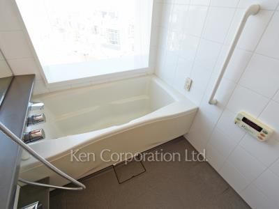Bath ※Photo of the same layout on 28 floor. Decoration and fixture may differ.