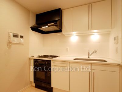 Kitchen ※Photo of the same layout on 30 floor. Decoration and fixture may differ.
