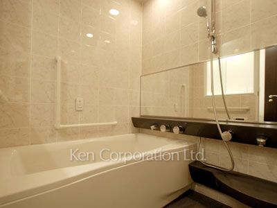 Bath ※Photo of the same layout on 30 floor. Decoration and fixture may differ.