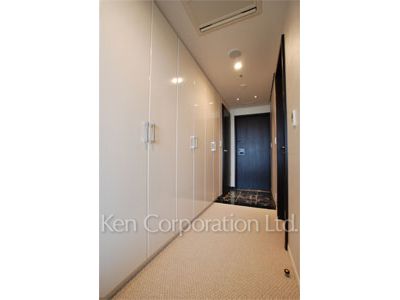 Entrance ※Photo of the same layout on 30 floor. Decoration and fixture may differ.