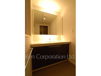 Powder Room ※Photo of the same layout on 24 floor. Decoration and fixture may differ.