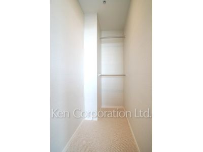 Closet ※Photo of the same layout on 24 floor. Decoration and fixture may differ.