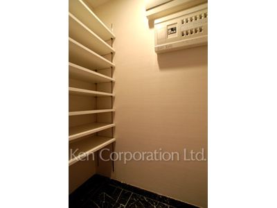 Closet ※Photo of the same layout on 24 floor. Decoration and fixture may differ.