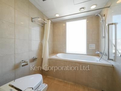 Bath ※Photo of the same layout on 23 floor. Decoration and fixture may differ.