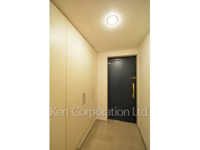 Entrance ※Photo of the same layout on 4 floor. Decoration and fixture may differ.