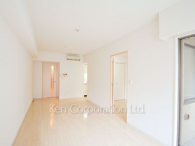 Living-Dining ※Photo of the same layout on 4 floor. Decoration and fixture may differ.