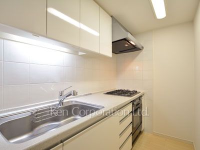 Kitchen ※Photo of the same layout on 4 floor. Decoration and fixture may differ.