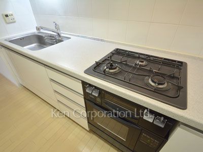 Kitchen ※Photo of the same layout on 4 floor. Decoration and fixture may differ.