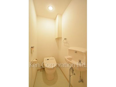 Lavatory ※Photo of the same layout on 4 floor. Decoration and fixture may differ.