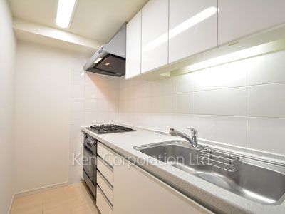 Kitchen ※Photo of the same layout on 2 floor. Decoration and fixture may differ.