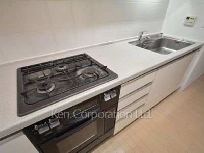 Kitchen ※Photo of the same layout on 2 floor. Decoration and fixture may differ.