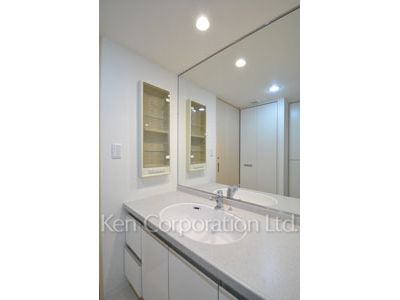 Powder Room ※Photo of the same layout on 2 floor. Decoration and fixture may differ.