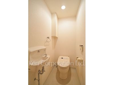 Lavatory ※Photo of the same layout on 2 floor. Decoration and fixture may differ.