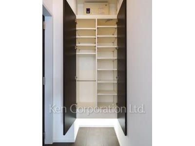 Shoes Closet