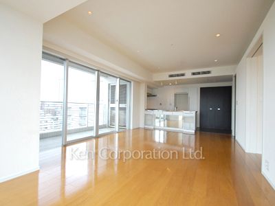 Living-Dining ※Photo of the same layout on 10 floor. Decoration and fixture may differ.