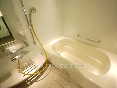 Bath ※Photo of the same layout on 10 floor. Decoration and fixture may differ.
