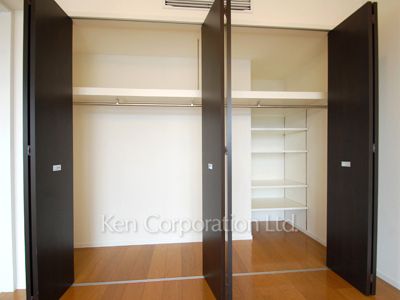 Closet ※Photo of the same layout on 10 floor. Decoration and fixture may differ.
