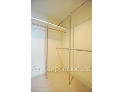 Closet ※Photo of the same layout on 49 floor. Decoration and fixture may differ.