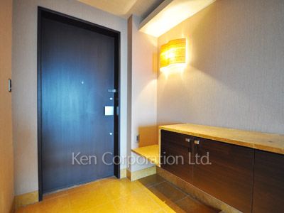 Entrance ※Photo of the same layout on 49 floor. Decoration and fixture may differ.