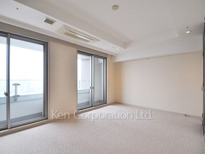 Bedroom ※Photo of the same layout on 49 floor. Decoration and fixture may differ.