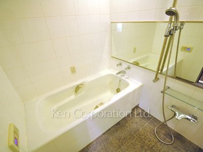 Bath ※Photo of the same layout on 49 floor. Decoration and fixture may differ.