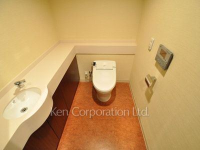 Lavatory ※Photo of the same layout on 49 floor. Decoration and fixture may differ.