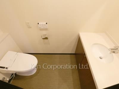Lavatory ※Photo of the same layout on 49 floor. Decoration and fixture may differ.