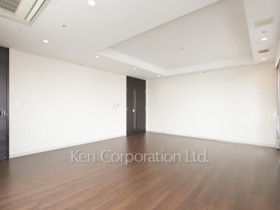 Living-Dining ※Photo of the same layout on 49 floor. Decoration and fixture may differ.