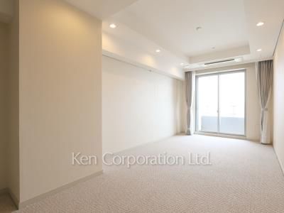 Master Bedroom ※Photo of the same layout on 49 floor. Decoration and fixture may differ.