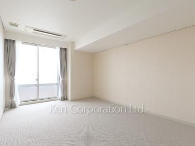 Bedroom ※Photo of the same layout on 49 floor. Decoration and fixture may differ.