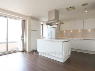 Other Room ※Photo of the same layout on 49 floor. Decoration and fixture may differ.