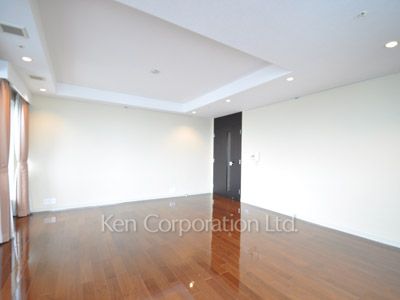 Living-Dining ※Photo of the same layout on 47 floor. Decoration and fixture may differ.