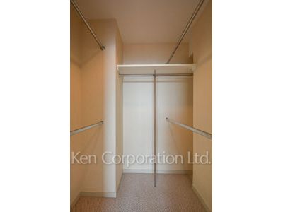 Walk-In Closet ※Photo of the same layout on 49 floor. Decoration and fixture may differ.
