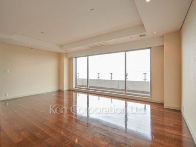 Living-Dining ※Photo of the same layout on 49 floor. Decoration and fixture may differ.
