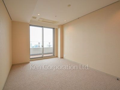 Master Bedroom ※Photo of the same layout on 49 floor. Decoration and fixture may differ.