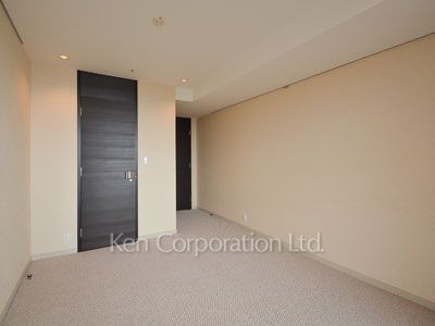 Master Bedroom ※Photo of the same layout on 49 floor. Decoration and fixture may differ.