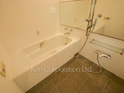 Bath ※Photo of the same layout on 49 floor. Decoration and fixture may differ.