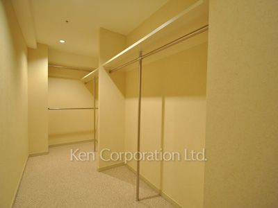 Closet ※Photo of the same layout on 50 floor. Decoration and fixture may differ.