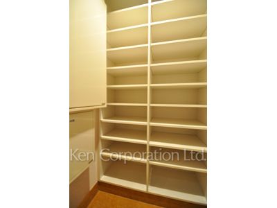 Closet ※Photo of the same layout on 50 floor. Decoration and fixture may differ.