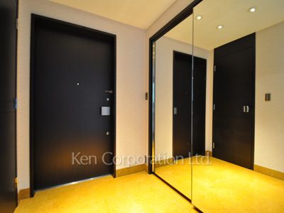 Entrance ※Photo of the same layout on 50 floor. Decoration and fixture may differ.