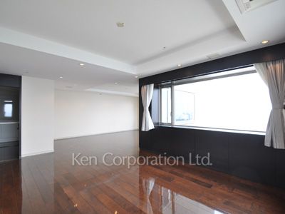 Living-Dining ※Photo of the same layout on 50 floor. Decoration and fixture may differ.