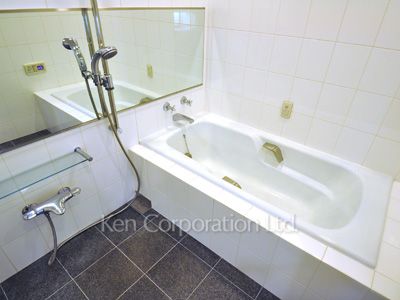 Bath ※Photo of the same layout on 50 floor. Decoration and fixture may differ.