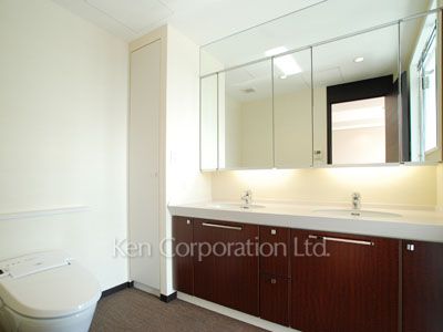 Powder Room ※Photo of the same layout on 50 floor. Decoration and fixture may differ.
