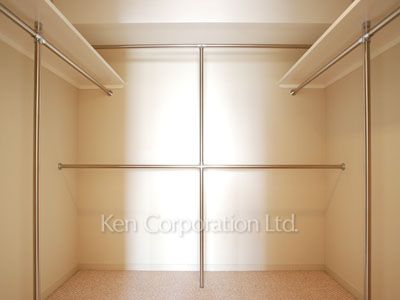 Walk-In Closet ※Photo of the same layout on 50 floor. Decoration and fixture may differ.