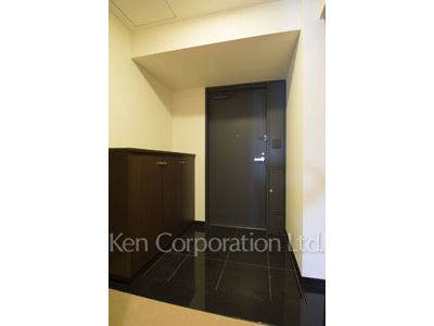 Entrance ※Photo of the same layout on 8 floor. Decoration and fixture may differ.